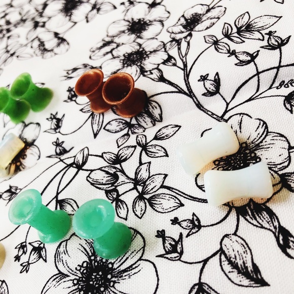 Ear Gauges/Plugs/Spacers Bundle with Opalites - Picture 6 of 6